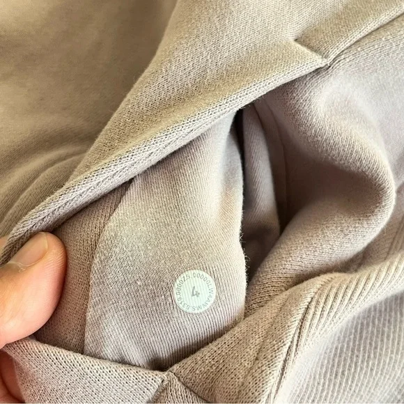 Lululemon Scuba Hoodie *Light Cotton Fleece
Smoky Blush Size 4 Full Zip - Picture 9 of 9
